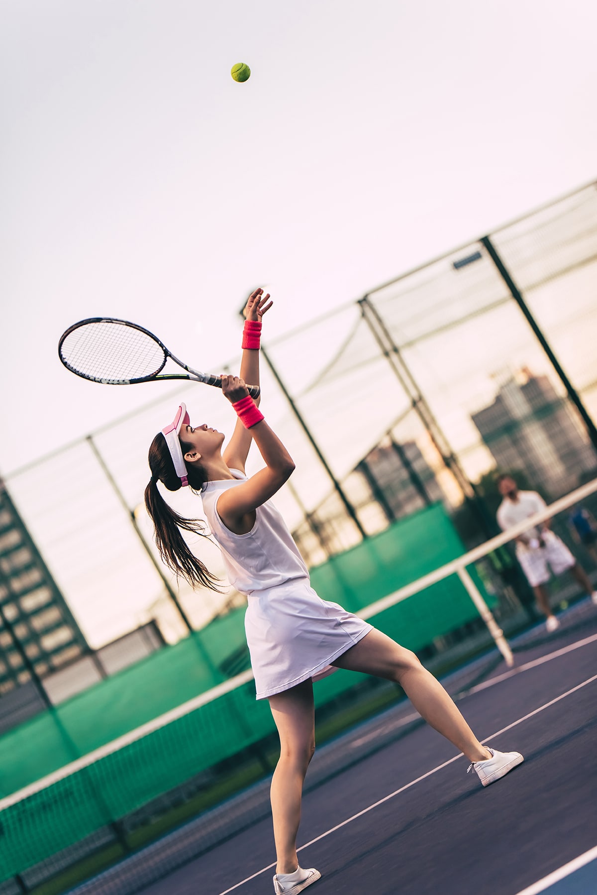 Entre saques e voleios, tênis é esporte para todas as idades