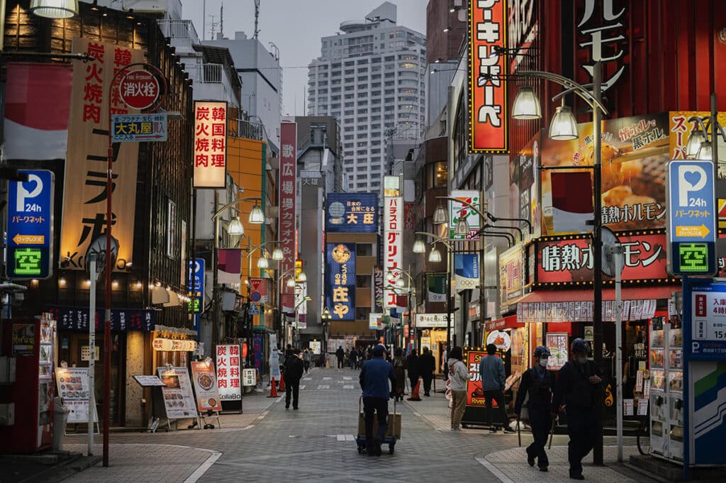 Tóquio é uma cidade com uma área metropolitana que abrange mais de 30 milhões de habitantes