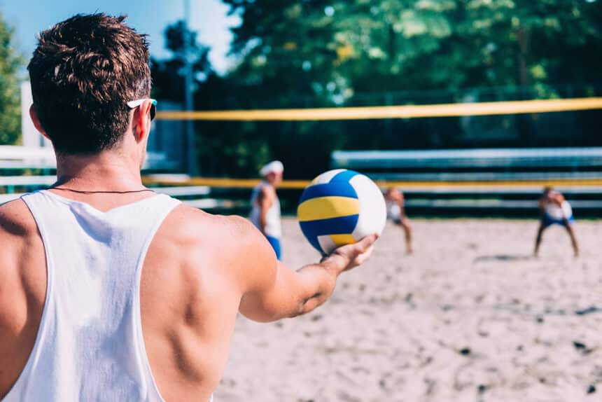 Os benefícios do esporte nas quadras de areia